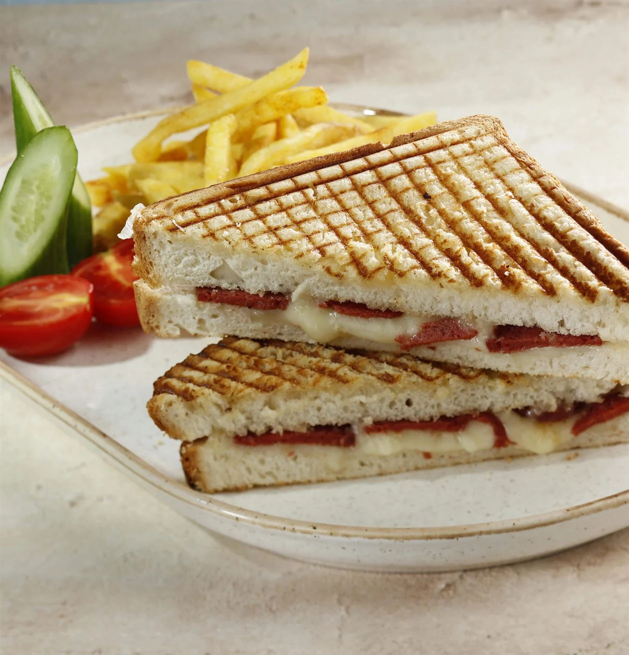 Sucuklu Kaşarlı Tost